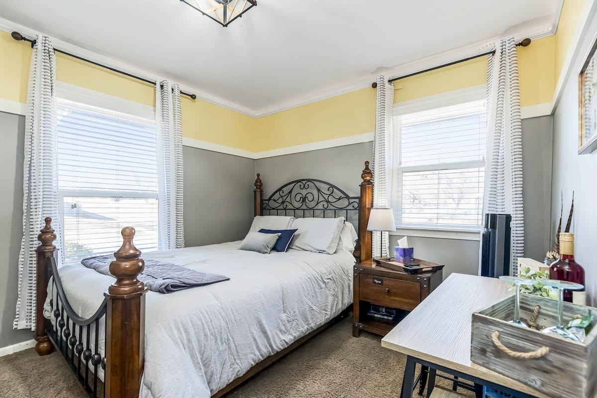 Deluxe Room | Individually decorated, individually furnished, desk, laptop workspace