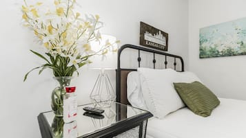 Classic Room | Individually decorated, individually furnished, desk, laptop workspace