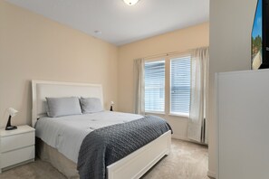 4 bedrooms, iron/ironing board, WiFi, bed sheets