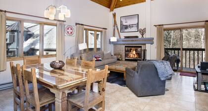 Spacious 3-bedroom penthouse condo, walk or ski to lifts, village and hot tub!