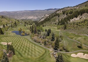 Golf - Spacious 3-bedroom penthouse condo, walk or ski to lifts, village and hot tub! (Beaver Creek)