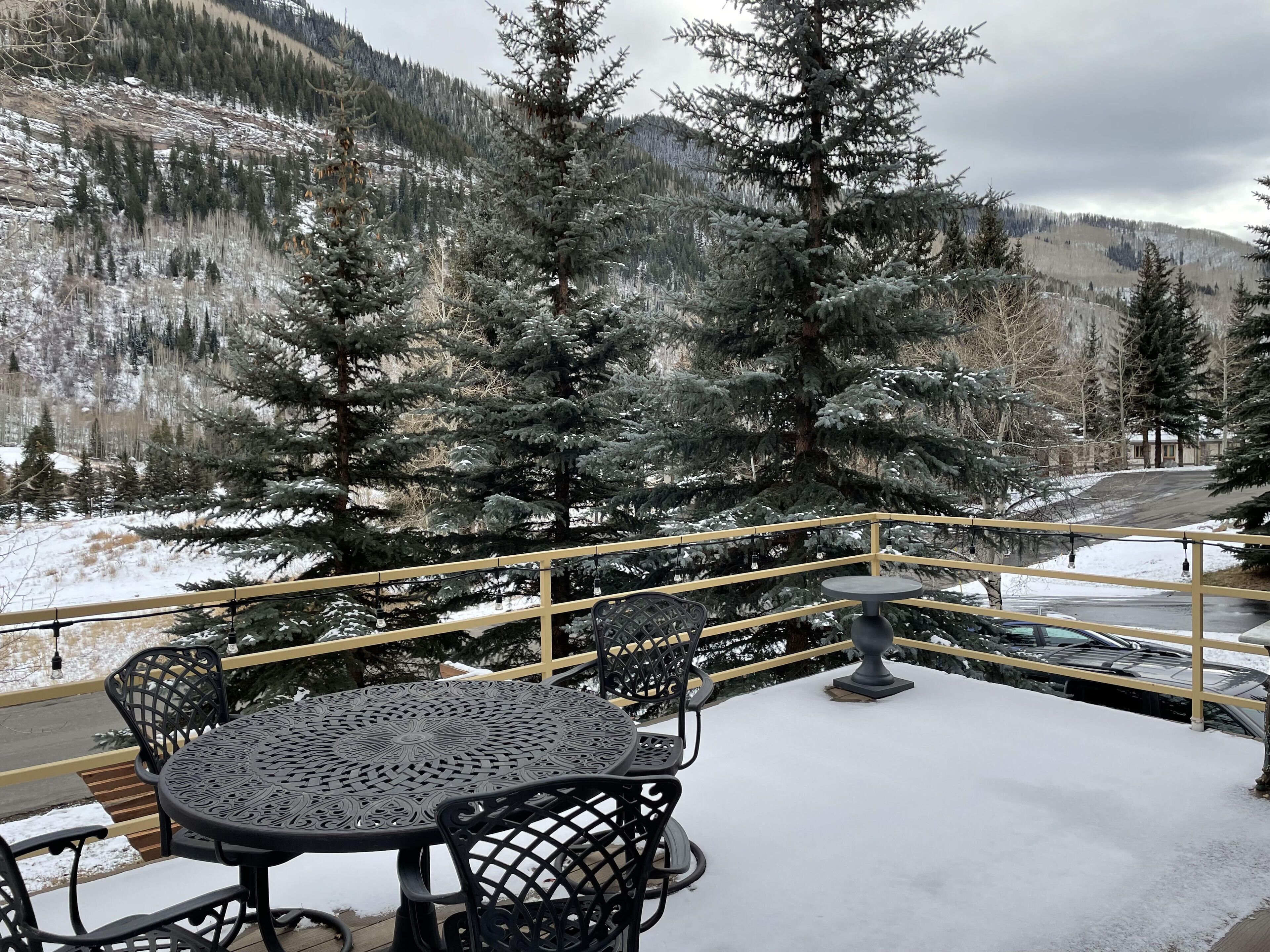 Decadent mountain chalet - spacious rooms - stunning views