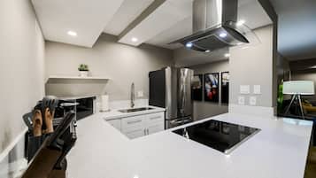 KĂŒhlschrank, Mikrowelle, Ofen, Herdplatte