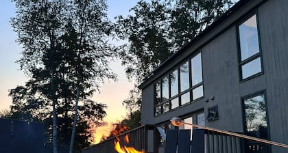 Vermont Charm: Fireplaces, Hot Tub, Epic Stratton Mountain Views