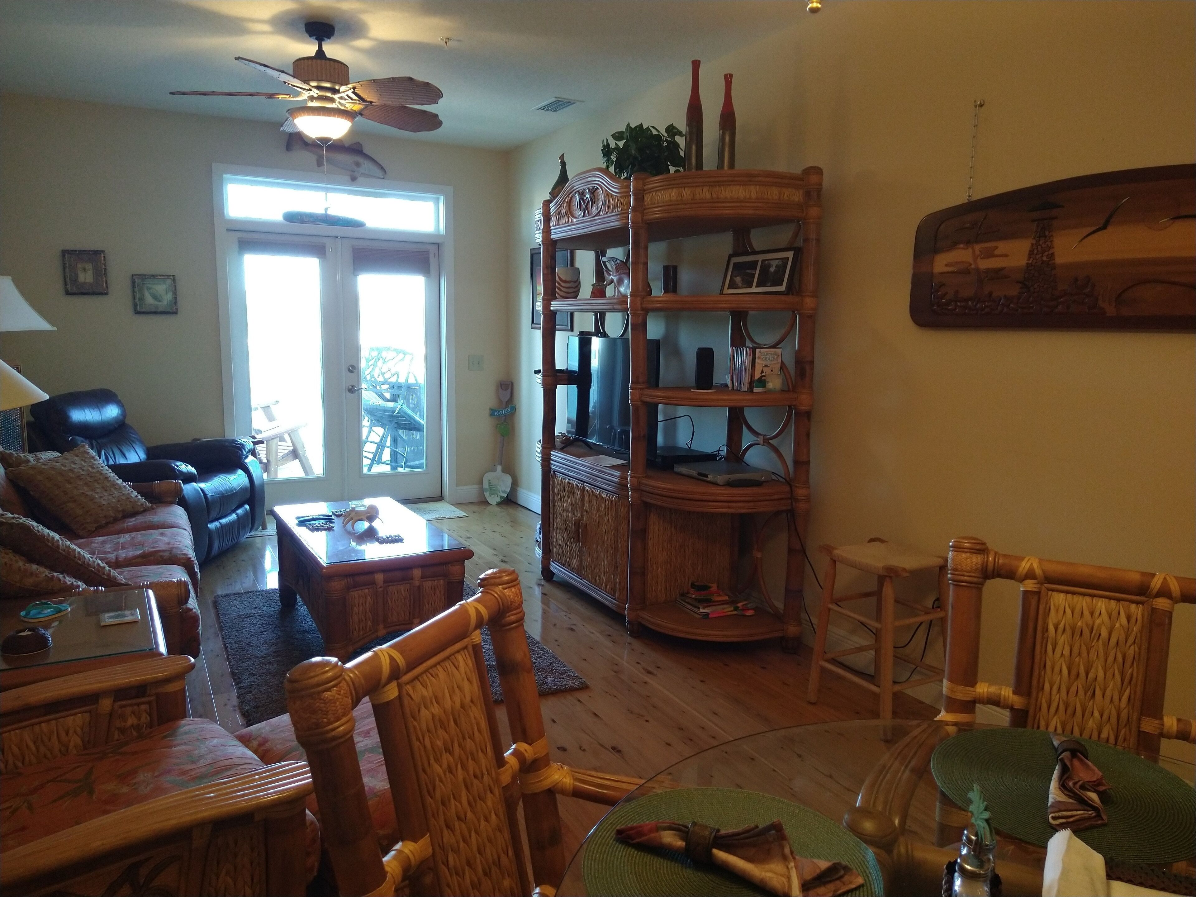 Smart TV, DVD player, books, stereo