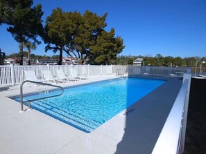 Outdoor pool - NEW! Waterfront 2 BR, 2 BA on Steinhatchee River, private boat slip,WiFi, dog ok (Steinhatchee)