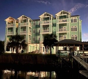 المنشأة من الخارج