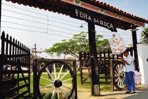 Enter the historic FEIRA DA ROCA through this charming entrance, flanked by vintage wheels.