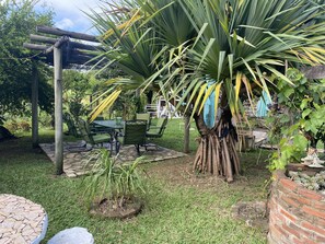 Outdoor dining - Recanto das Orquideas accommodation (quatis)