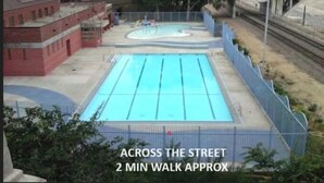 A swimming pool with a 2-minute walk from the street. - Historic City view   Suites (Los Angeles)