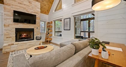 The Hygge House- Lux w/Dual Shower, Soak Tub & Spa
