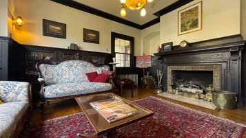 Plasma TV, streaming services