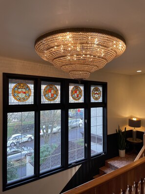 Plasma TV, streaming services - Cecil Bacon Manor (Seattle)