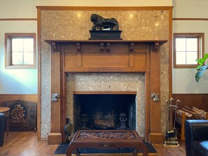 Plasma TV, streaming services - Cecil Bacon Manor (Seattle)