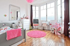 4 bedrooms, WiFi, bed sheets