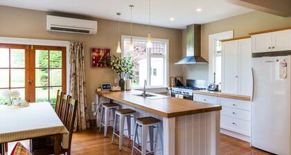 Family-friendly, well-equipped, spacious country house,garden and Fibre Internet