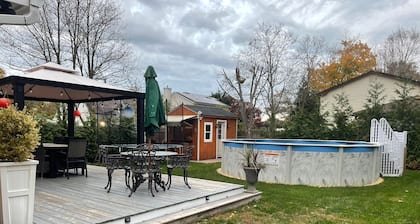 Nice and Comfortable Mastic Beach House