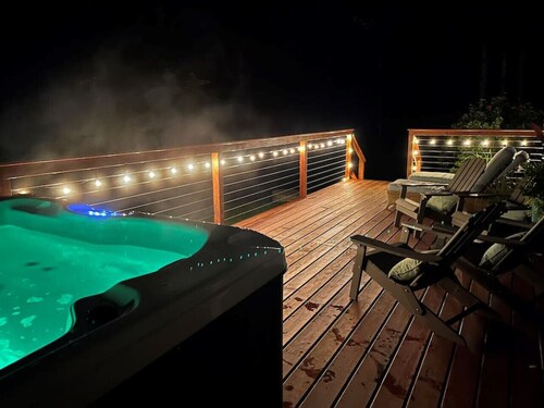 Ski/Lake house for all seasons- Minutes to all