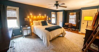 Ski/Lake house for all seasons- Minutes to all