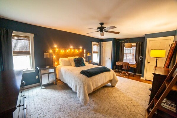 4 bedrooms, desk, iron/ironing board, WiFi