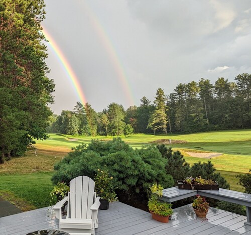 Shaker Bear Guest House- Sleeps 6: 1 King bed, 1 Queen & 2 twins, 2 Full bath's