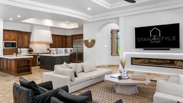 TV, fireplace, ping pong, books