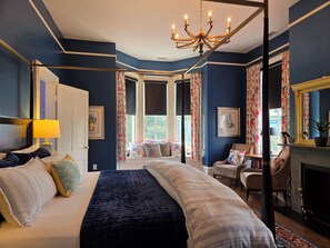 Premium Double Room | Individually decorated, individually furnished, desk, blackout drapes - Thomas Weihs Haus (Savannah)