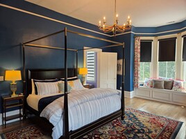 Premium Double Room | Individually decorated, individually furnished, desk, blackout drapes