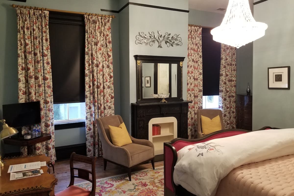Classic Double Room | Individually decorated, individually furnished, desk, blackout curtains