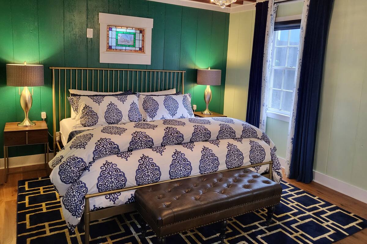 Classic Double Room | Individually decorated, individually furnished, desk, blackout curtains
