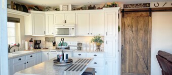 Stacks of Relax - a Quaint, Quiet & Cozy Farmhouse With Breathtaking Sunrises