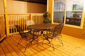 A wooden deck with a metal table and chairs, a potted plant, and a window with blinds. - Cozy 3BR Retreat w/Amazing Outdoor Deck Near Randolph AFB & JBSA Ft. Sam Houston (Converse)