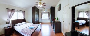 3 bedrooms, desk, iron/ironing board, free WiFi