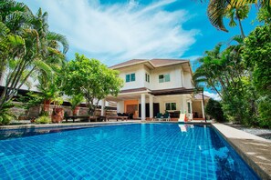 Pool - PRIVATE RESIDENCE HOSTED BY SASITHORN (Muang Pattaya)