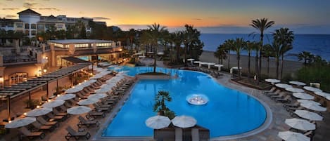 Indoor pool, outdoor pool