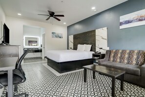 Down duvets, individually decorated, individually furnished, desk - Grand Villa Inn Galleria (Houston)