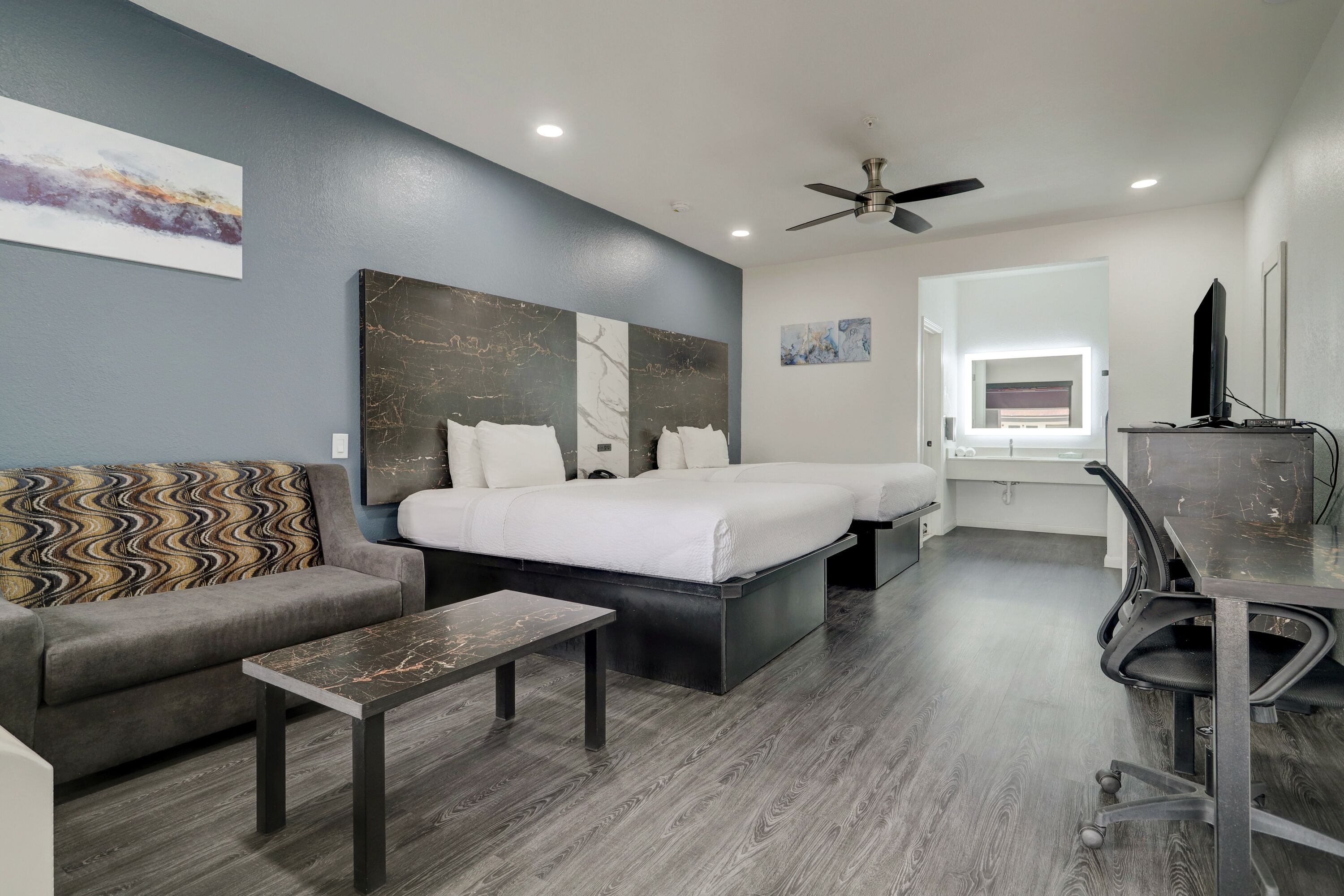 豪華雙人房 | 羽絨被、獨特裝潢、布置獨特、書桌