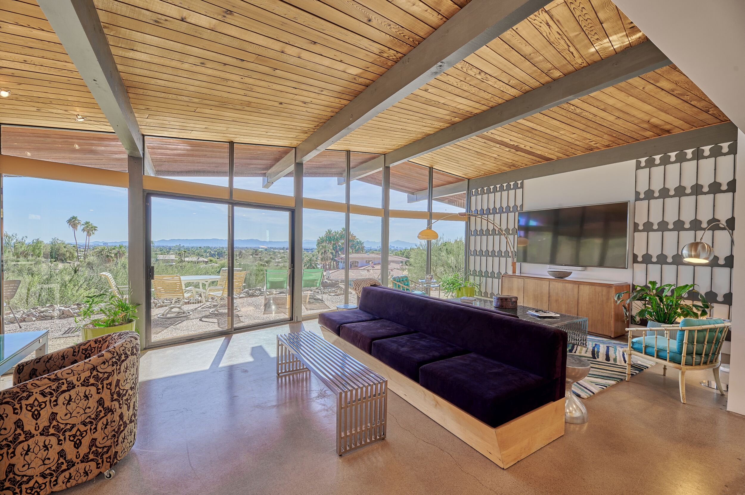 Mid-Century Modern Mountainside ACRE Loved by Hikers/Cyclers/Foodies & Shoppers