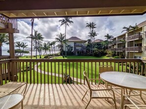 Outdoor dining - Lae Nani 328. Great view from this Kauai Condo. (Kapaʻa)