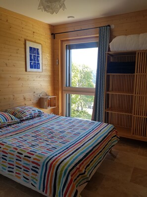 3 bedrooms, iron/ironing board, travel crib, free WiFi - Bioclimatic cottage Jura (Nanchez)