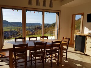 Dining - Bioclimatic cottage Jura (Nanchez)