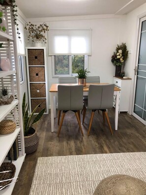 Dining - The Cwtch - Cosy Home, with Breakfast Basket (Little Hartley)