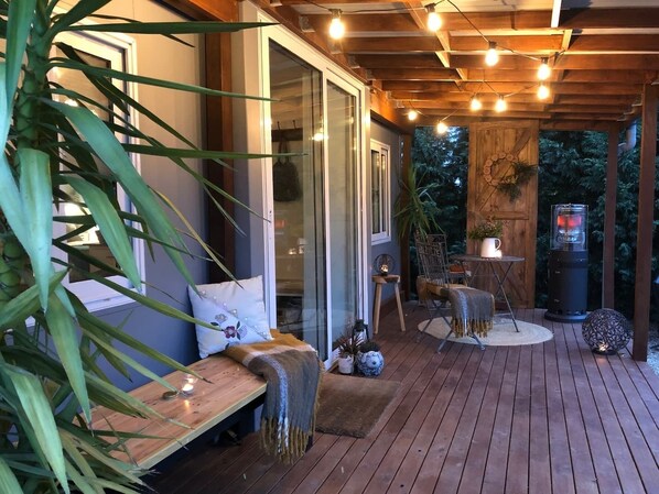 Terrace/patio - The Cwtch - Cosy Home, with Breakfast Basket (Little Hartley)