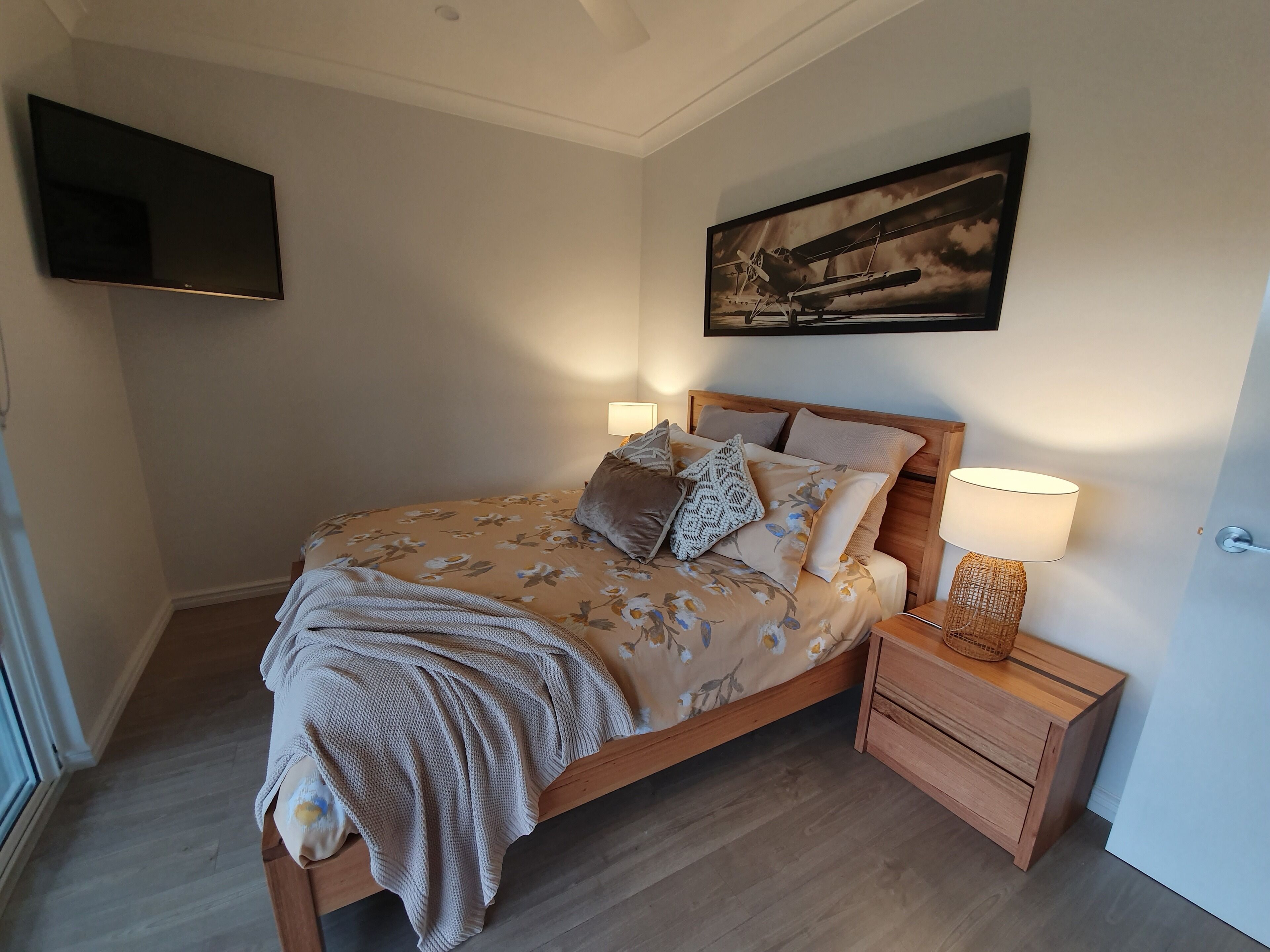 2 bedrooms, iron/ironing board, travel cot, free WiFi