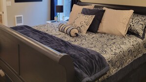 1 soverom, skrivebord, strykejern/-brett og wi-fi (inkludert)