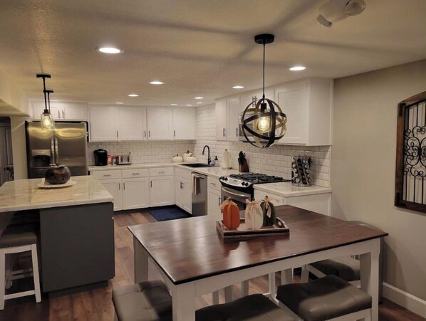 Fridge, microwave, oven, stovetop