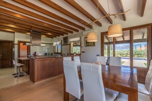 Dining - Modern finca, secluded location, 10min to the dream beach Playa del Muro, large pool (Búger)