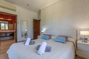 4 bedrooms, iron/ironing board, travel crib, free WiFi