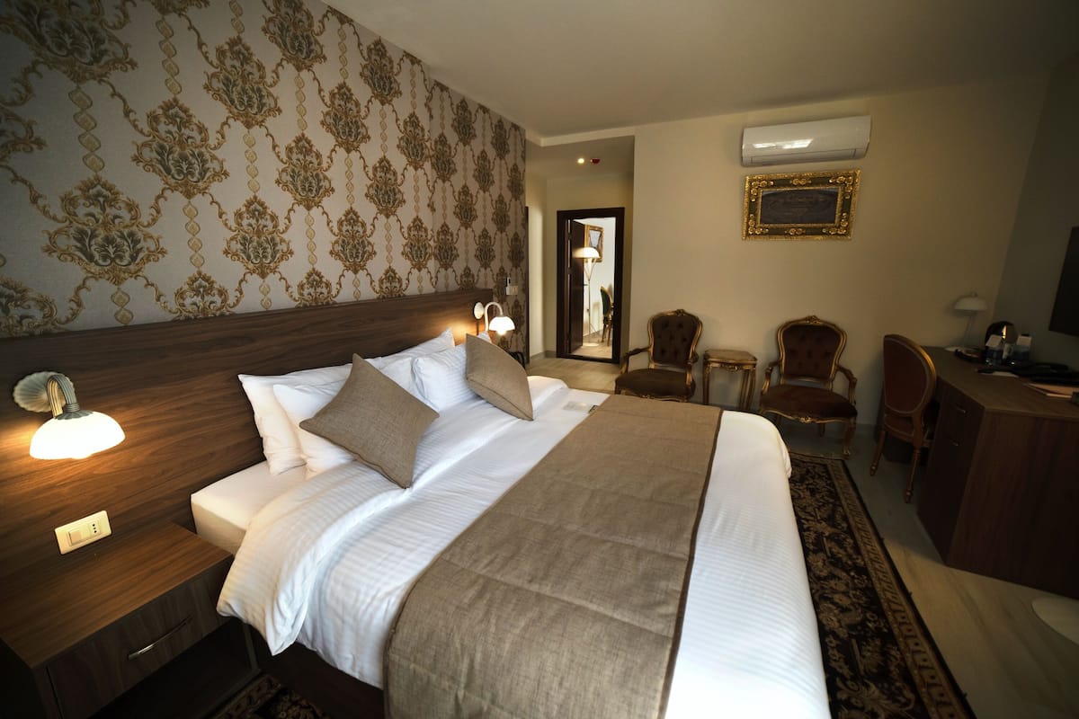 Doppia Deluxe | Biancheria da letto di alta qualità, minibar, una cassaforte in camera