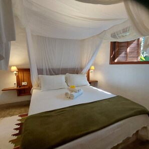 4 quartos, cofres nos quartos, escrivaninha